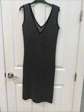 Sleeveless V-Neck Knit Midi Dress in Black and Gray